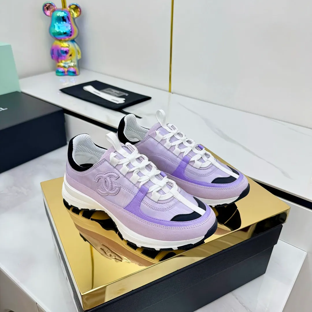 👟👟Ex-factory price 600👟👟High quality! ! ! CHANEL Chanel 25A latest thick-soled casual sports shoes. The counter is synchronized. The counter is very popular. It is a shoe that is very difficult to buy. The most popular thick-soled casual shoes on the Internet. As you can imagine, the most popular thick-soled casual shoes can not be missed. It has both good looks and comfort. Simple and versatile. The thick sole increases the height and is super versatile. Whoever wears it will look better. Upper: cowhide stitching. Lining: breathable mesh. Outsole: TPU original outsole. Size: 35-41 👉